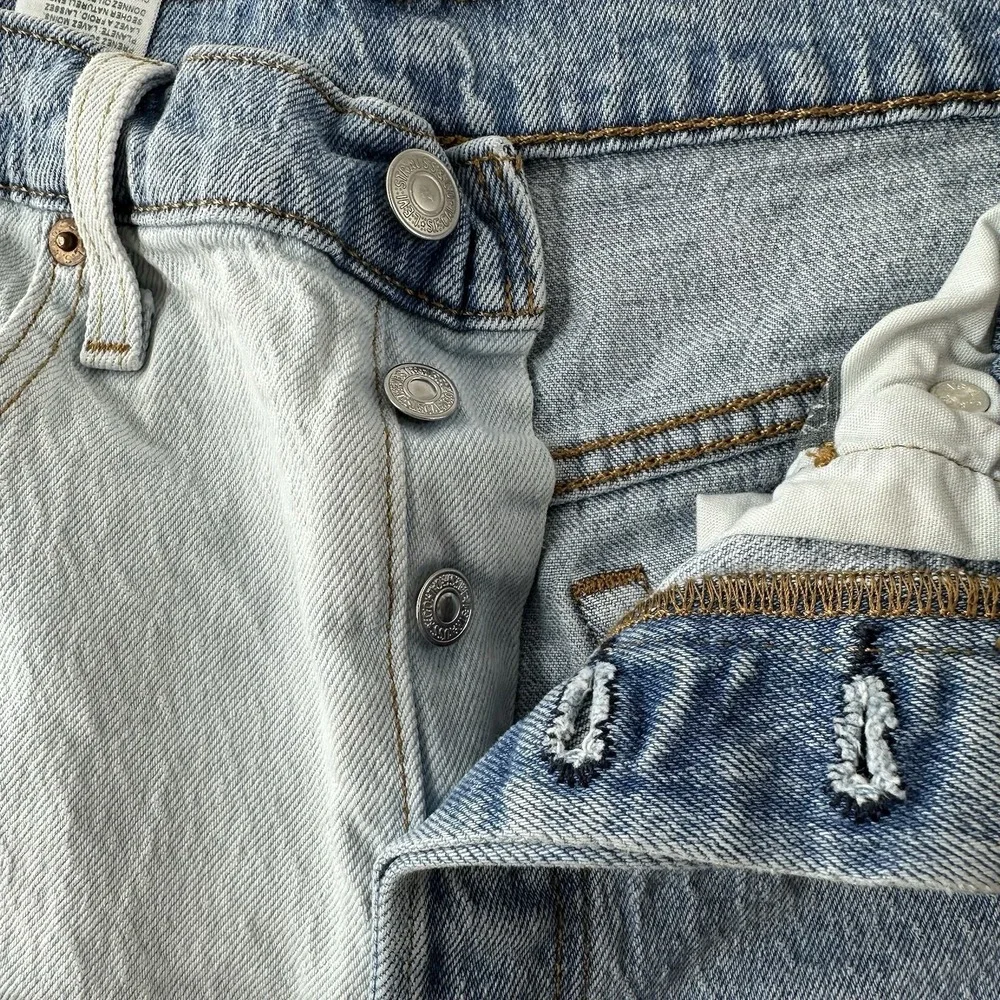 Levi's Women's 501 High Rise Two Tone Denim Jean Shorts Size 30 Button Fly Blue - Picture 3 of 12